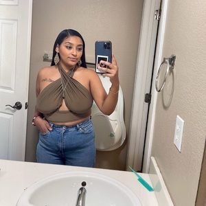 Meet your Posher, Mayvi